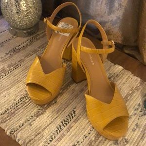 Marc Fisher size 9 1/2M heels